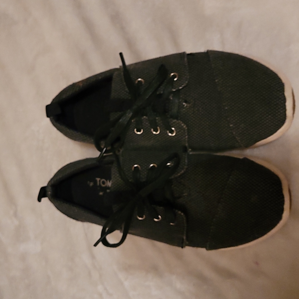Tom's Tennis shoes